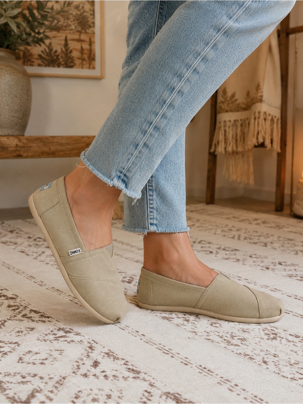 TOMS Classic Canvas Slip On Shoes Beige Tan Flats Women’s 7